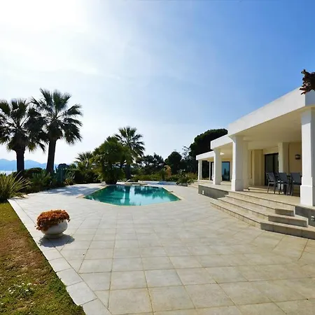 Vue Avec Piscine Au Calme Cannes