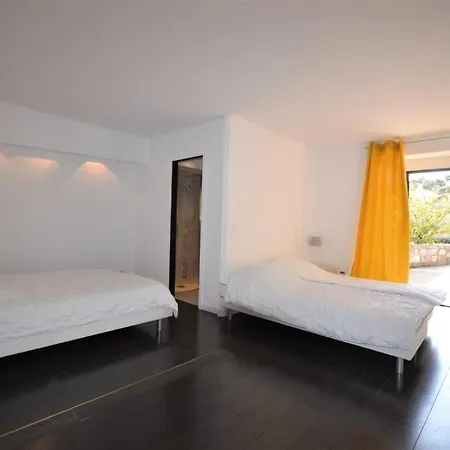 Villa Vue Avec Piscine Au Calme *