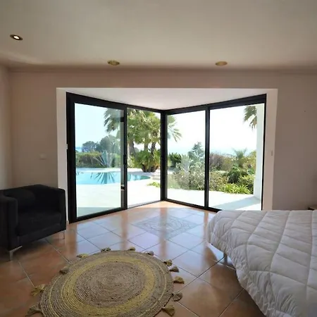 Vue Avec Piscine Au Calme וילה