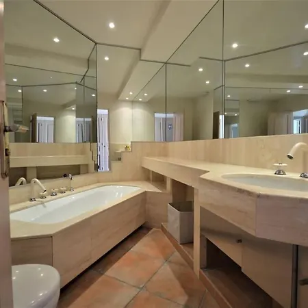 Villa Vue Avec Piscine Au Calme *
