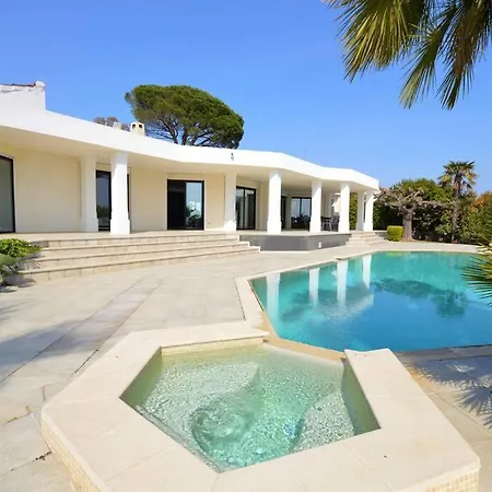 Vue Avec Piscine Au Calme *